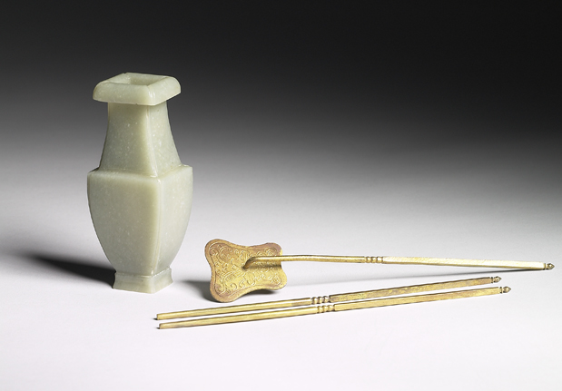 清 青玉扁方素瓶